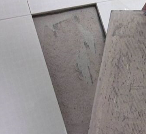 湖里瓷砖空鼓维修公司分享瓷砖铺贴时如果打浆（即涂抹在瓷砖背面和基层上的砂浆或瓷砖胶）过少，会带来以下问题